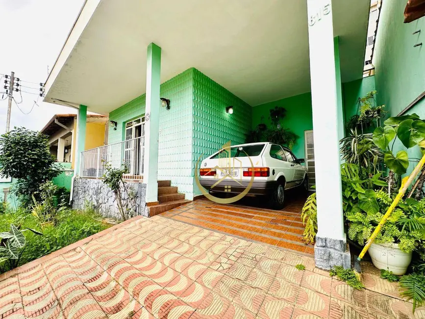 Casa com 3 quartos à venda, 237m2 em Primavera, Pouso Alegre - MG - imagem 2 Foto 2 de Casa com 3 quartos à venda, 237m2 em Primavera, Pouso Alegre - MG