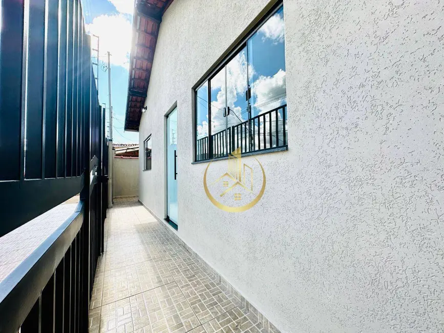 Foto 2 de Casa com 2 quartos à venda, 150m2 em Cidade Vergani, Pouso Alegre - MG