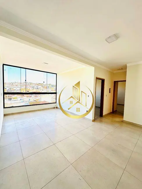 Foto 2 de Apartamento com 2 quartos à venda, 68m2 em Pouso Alegre - MG