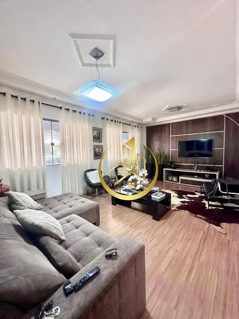 Foto 3 de Casa com 3 quartos à venda, 210m2 em Jardim Noronha, Pouso Alegre - MG