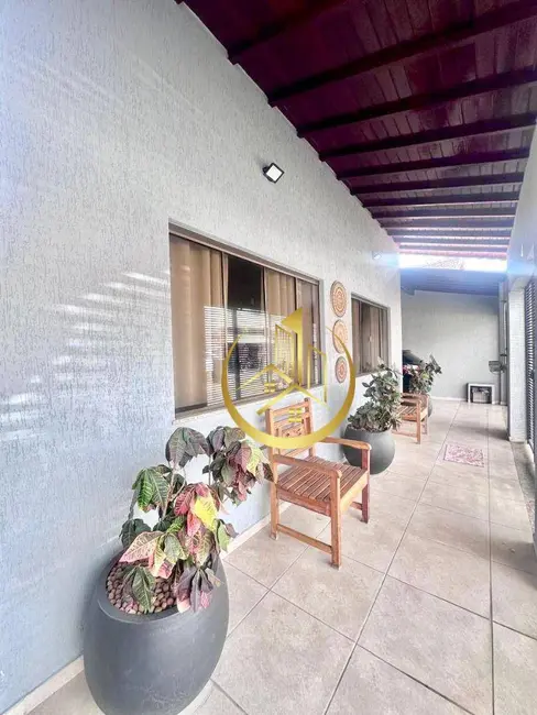 Foto 1 de Casa com 3 quartos à venda, 210m2 em Jardim Noronha, Pouso Alegre - MG