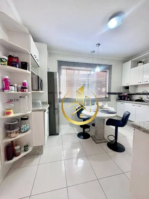 Foto 5 de Casa com 3 quartos à venda, 210m2 em Jardim Noronha, Pouso Alegre - MG