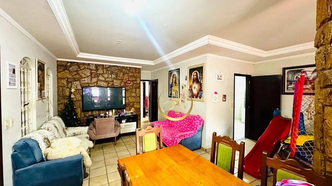 Foto 1 de Casa com 3 quartos à venda, 240m2 em Pouso Alegre - MG
