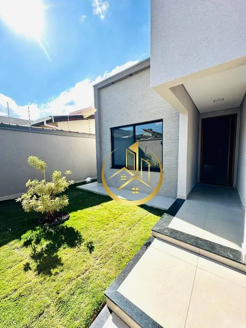 Foto 1 de Casa com 3 quartos à venda, 300m2 em Pouso Alegre - MG
