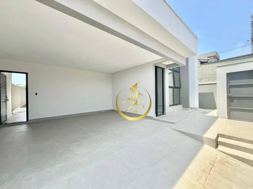 Foto 2 de Casa com 3 quartos à venda, 300m2 em Jardim Floresta, Pouso Alegre - MG