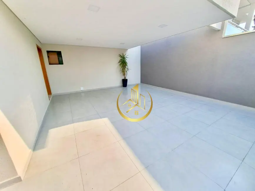 Foto 2 de Casa com 5 quartos à venda, 300m2 em Pouso Alegre - MG