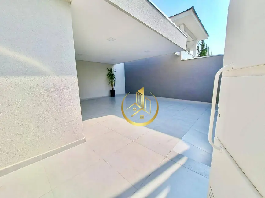 Foto 1 de Casa com 5 quartos à venda, 300m2 em Pouso Alegre - MG