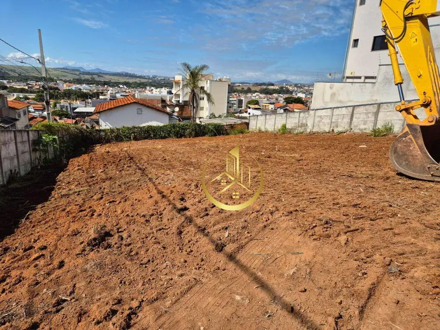 Foto 2 de Terreno / Lote à venda, 263m2 em São Carlos, Pouso Alegre - MG