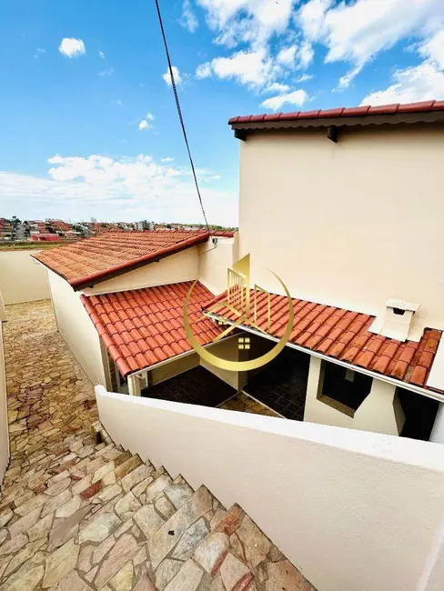 Foto 1 de Casa com 2 quartos à venda, 200m2 em Pouso Alegre - MG