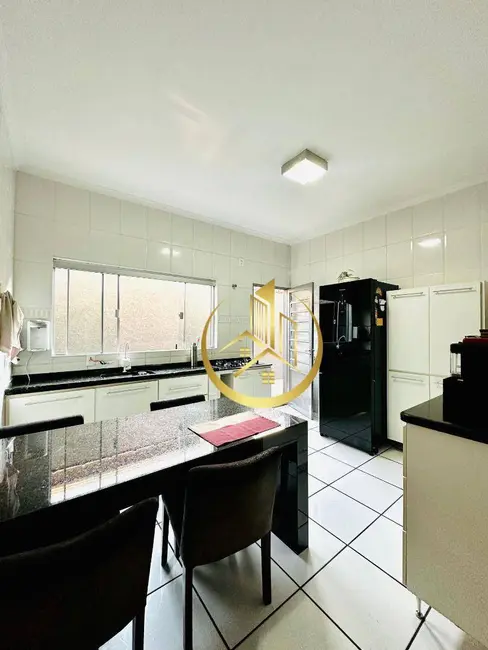 Foto 4 de Casa com 3 quartos à venda, 250m2 em São Carlos, Pouso Alegre - MG