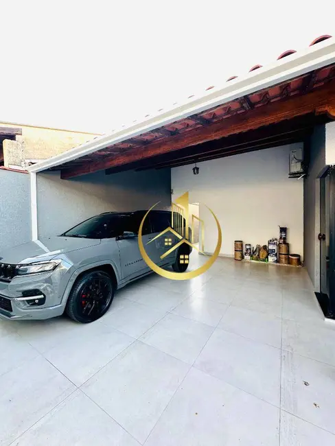 Foto 2 de Casa com 3 quartos à venda, 250m2 em São Carlos, Pouso Alegre - MG