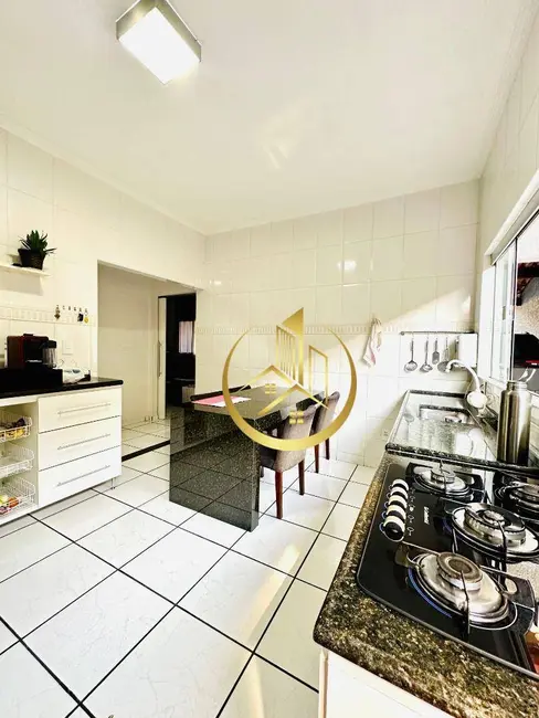 Foto 5 de Casa com 3 quartos à venda, 250m2 em São Carlos, Pouso Alegre - MG