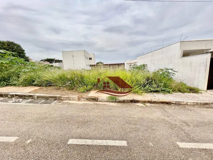 Foto 2 de Terreno / Lote à venda, 300m2 em Cidade Vergani, Pouso Alegre - MG