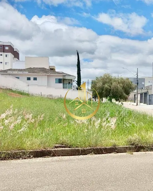 Foto 1 de Terreno / Lote à venda, 303m2 em Pouso Alegre - MG