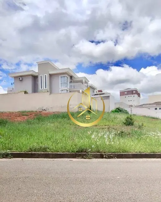 Foto 1 de Terreno / Lote à venda, 377m2 em Pouso Alegre - MG