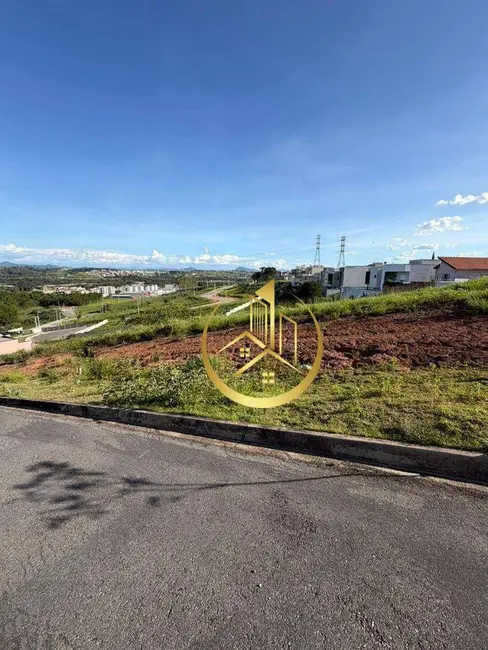 Foto 2 de Terreno / Lote à venda, 220m2 em Pouso Alegre - MG