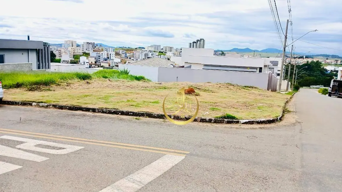 Foto 1 de Terreno / Lote à venda, 333m2 em Pouso Alegre - MG