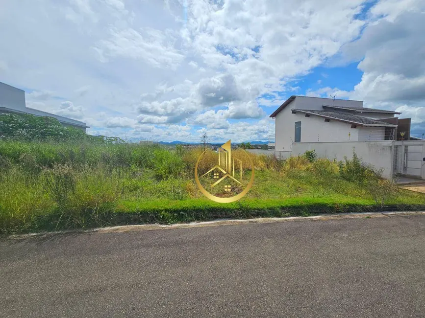 Foto 1 de Terreno / Lote à venda, 300m2 em Pouso Alegre - MG