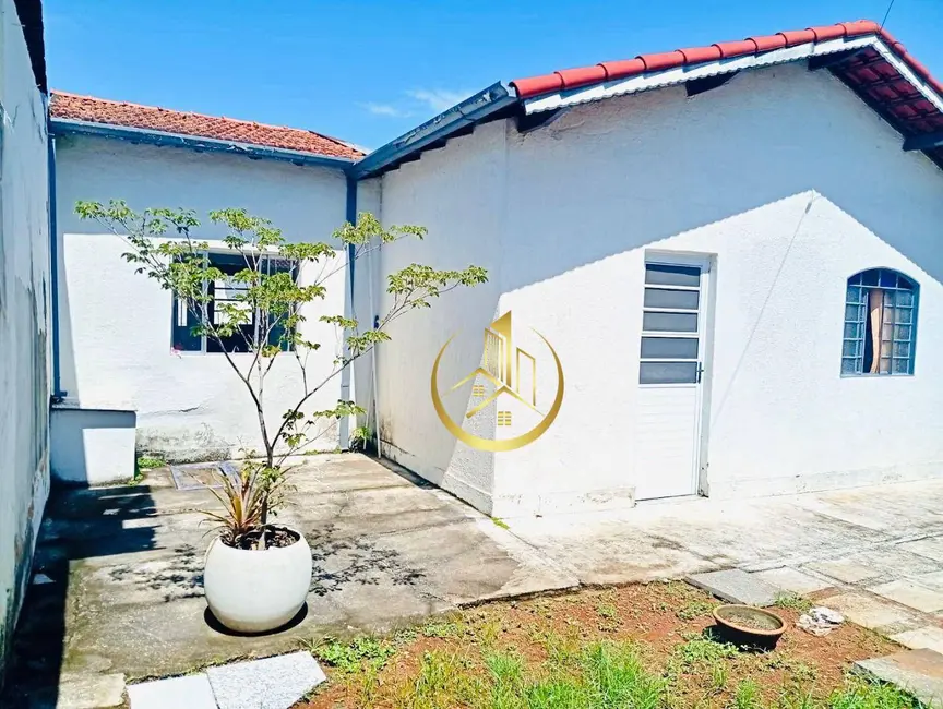 Foto 1 de Casa com 3 quartos à venda, 240m2 em São Carlos, Pouso Alegre - MG