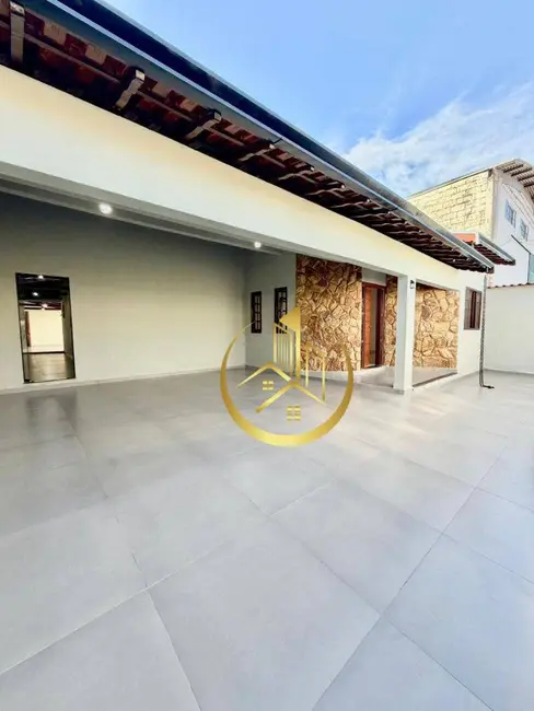 Casa com 3 quartos à venda, 300m2 em São Carlos, Pouso Alegre - MG - imagem 1 Foto 1 de Casa com 3 quartos à venda, 300m2 em São Carlos, Pouso Alegre - MG