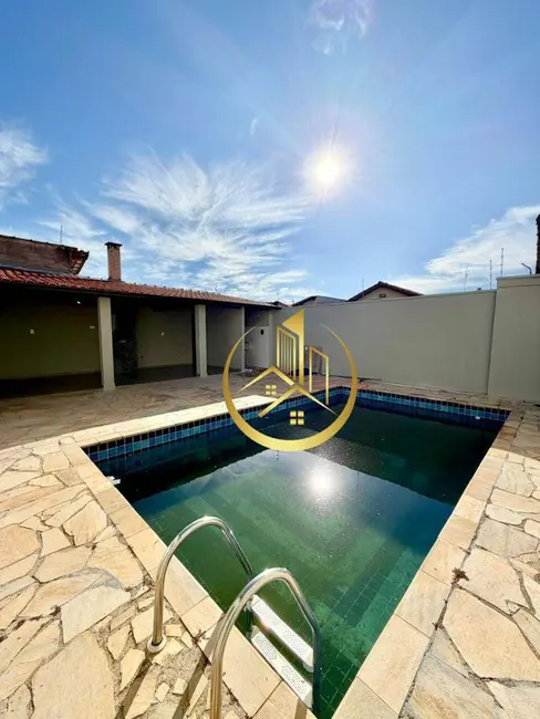 Casa com 3 quartos à venda, 300m2 em São Carlos, Pouso Alegre - MG - imagem 6 Foto 6 de Casa com 3 quartos à venda, 300m2 em São Carlos, Pouso Alegre - MG