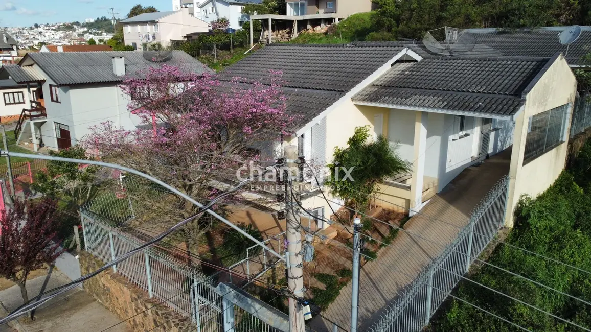 Foto 3 de Casa com 3 quartos à venda, 200m2 em Flores Da Cunha - RS