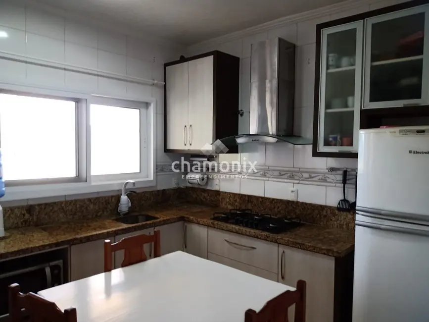 Foto 7 de Casa com 3 quartos à venda, 200m2 em Flores Da Cunha - RS