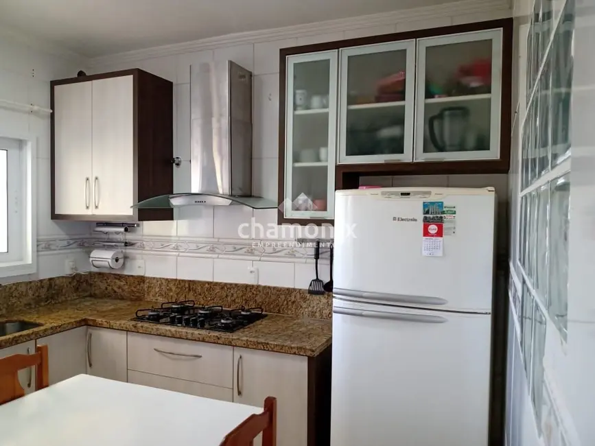 Foto 6 de Casa com 3 quartos à venda, 200m2 em Flores Da Cunha - RS