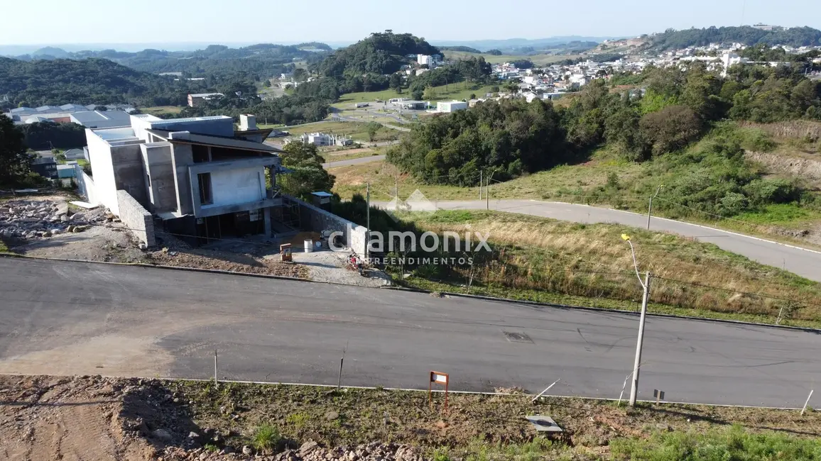 Foto 1 de Terreno / Lote à venda, 699m2 em Flores Da Cunha - RS