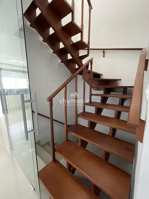 Foto 7 de Sobrado com 3 quartos à venda, 193m2 em Flores Da Cunha - RS