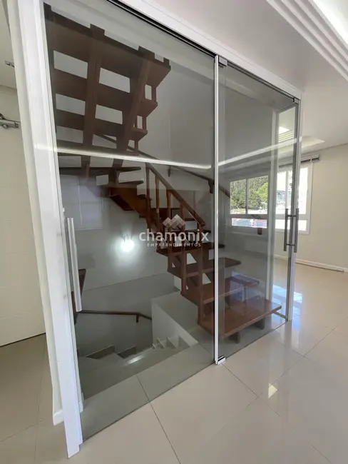 Foto 8 de Sobrado com 3 quartos à venda, 193m2 em Flores Da Cunha - RS