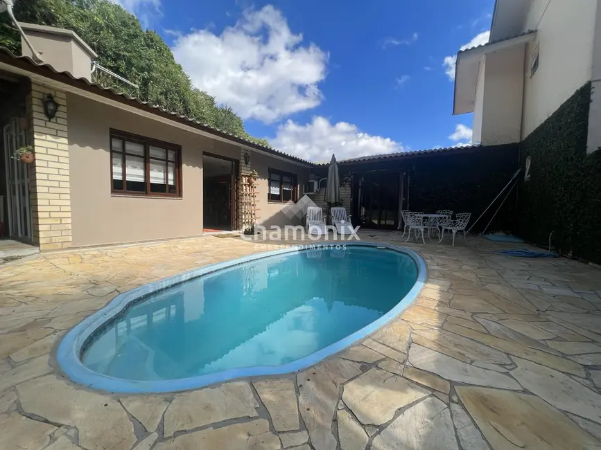 Foto 4 de Sobrado com 4 quartos à venda, 225m2 em Flores Da Cunha - RS