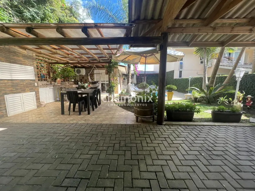 Foto 7 de Sobrado com 4 quartos à venda, 225m2 em Flores Da Cunha - RS