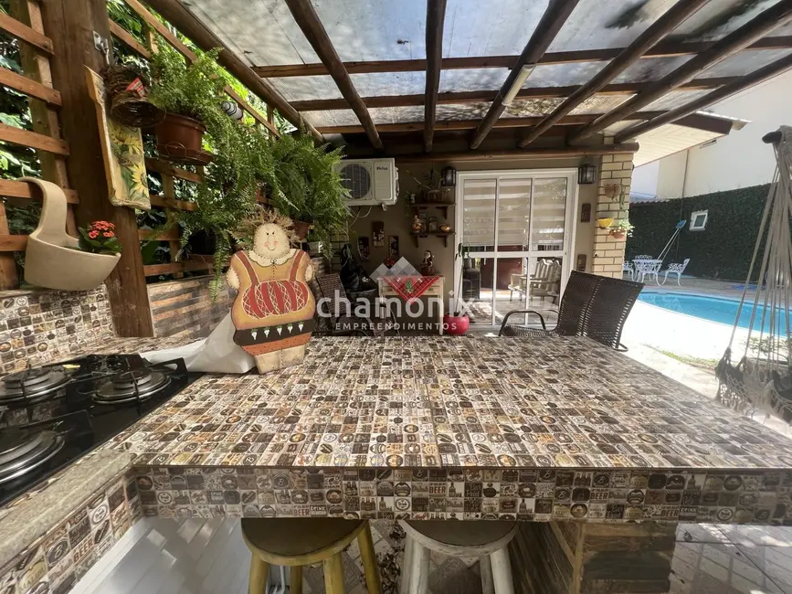 Foto 9 de Sobrado com 4 quartos à venda, 225m2 em Flores Da Cunha - RS