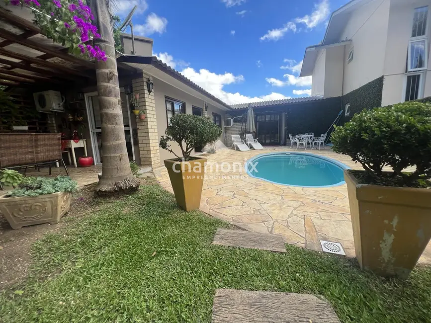 Foto 6 de Sobrado com 4 quartos à venda, 225m2 em Flores Da Cunha - RS