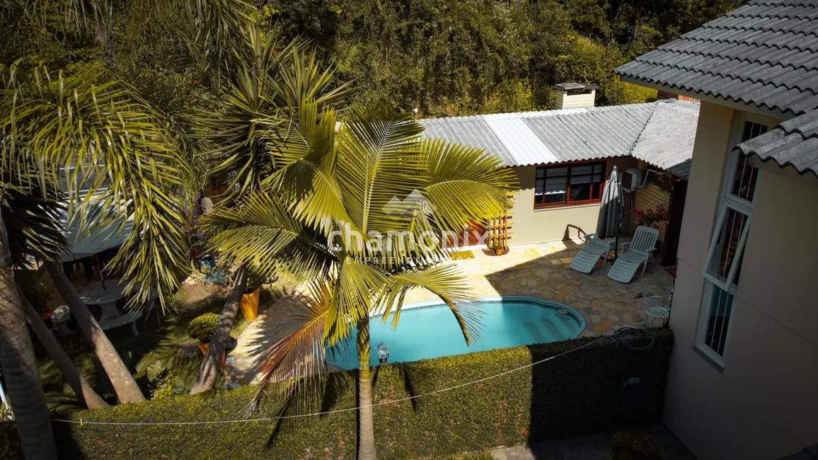 Foto 2 de Sobrado com 4 quartos à venda, 225m2 em Flores Da Cunha - RS