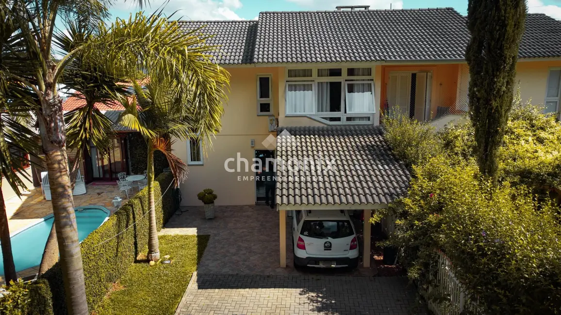 Foto 1 de Sobrado com 4 quartos à venda, 225m2 em Flores Da Cunha - RS