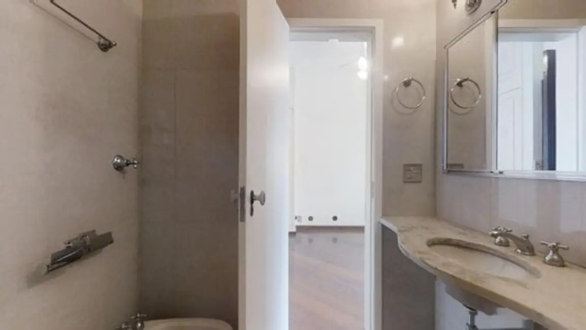 Foto 2 de Apartamento com 4 quartos à venda, 155m2 em Rio De Janeiro - RJ