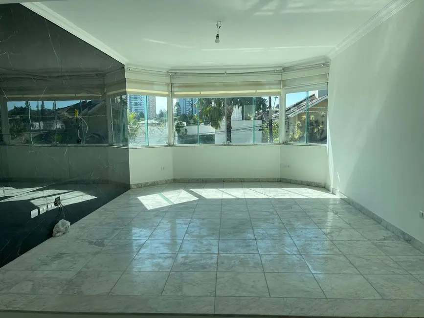 Foto 3 de Casa com 4 quartos à venda e para alugar, 100m2 em Alphaville Residencial Plus, Barueri - SP