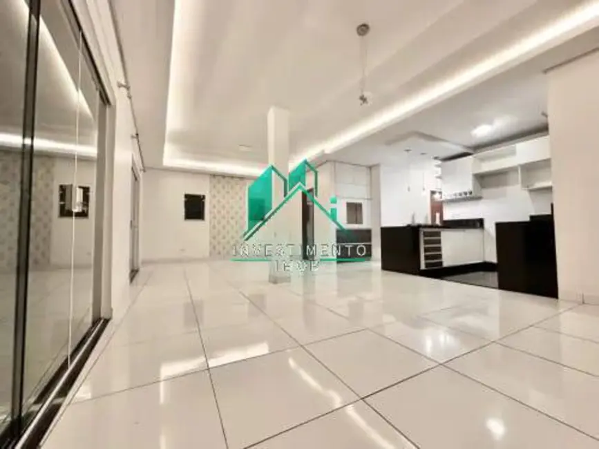 Foto 1 de Casa com 2 quartos para alugar, 150m2 em Jardim Roberto, Osasco - SP