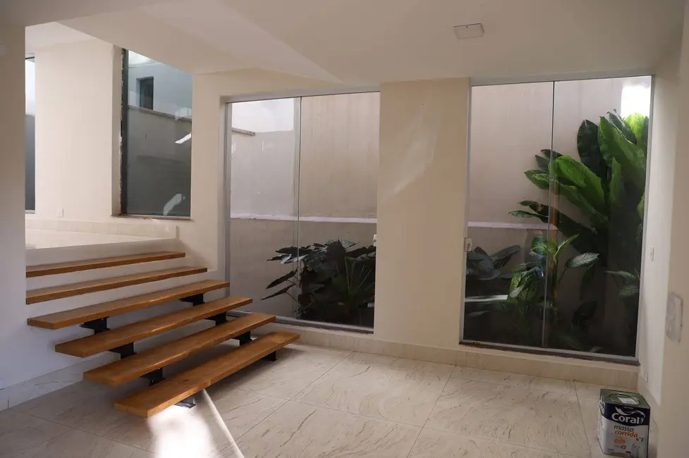 Casa com 5 quartos à venda, 360m2 em Alphaville, Santana De Parnaiba - SP - imagem 3 Foto 3 de Casa com 5 quartos à venda, 360m2 em Alphaville, Santana De Parnaiba - SP