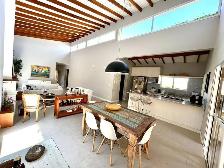 Foto 2 de Casa com 3 quartos para alugar, 240m2 em Jardim Ísis, Cotia - SP