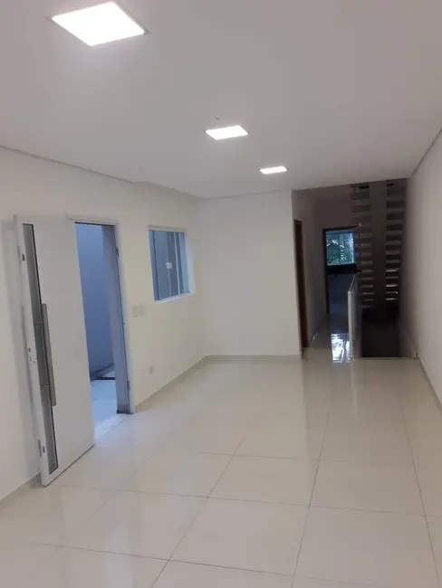 Casa com 3 quartos para alugar em Barueri - SP - imagem 1 Foto 1 de Casa com 3 quartos para alugar em Barueri - SP