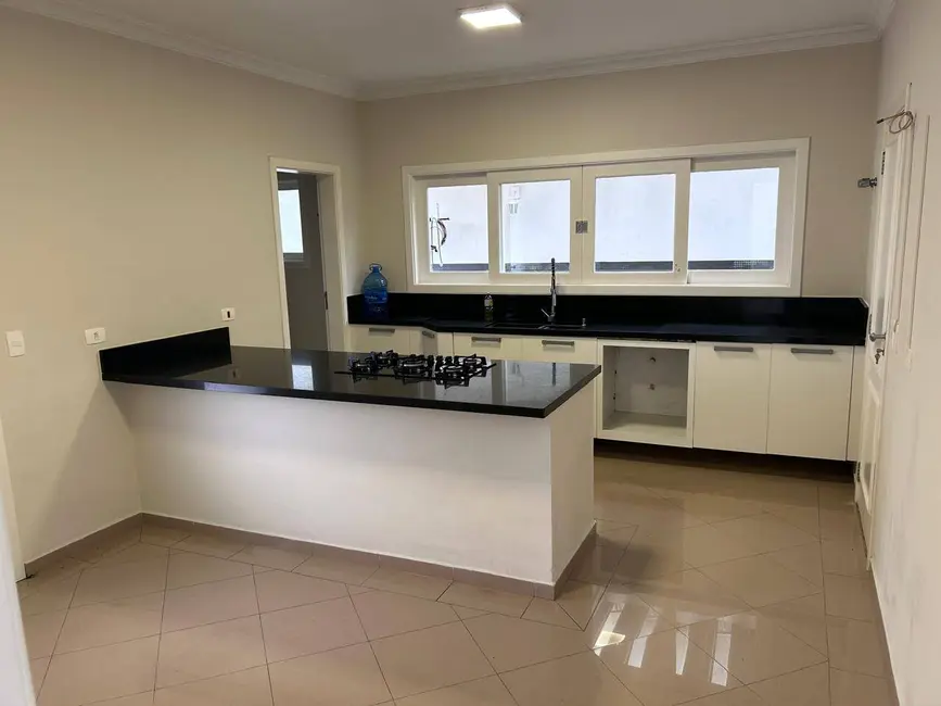 Casa com 4 quartos à venda e para alugar, 580m2 em Residencial Morada dos Lagos, Barueri - SP - imagem 9 Foto 9 de Casa com 4 quartos à venda e para alugar, 580m2 em Residencial Morada dos Lagos, Barueri - SP