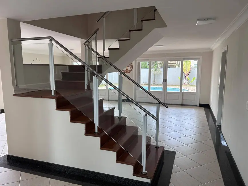 Casa com 4 quartos à venda e para alugar, 580m2 em Residencial Morada dos Lagos, Barueri - SP - imagem 6 Foto 6 de Casa com 4 quartos à venda e para alugar, 580m2 em Residencial Morada dos Lagos, Barueri - SP