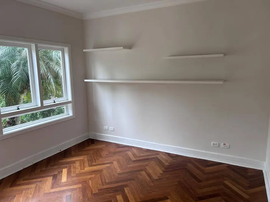 Casa com 4 quartos à venda e para alugar, 580m2 em Residencial Morada dos Lagos, Barueri - SP - imagem 7 Foto 7 de Casa com 4 quartos à venda e para alugar, 580m2 em Residencial Morada dos Lagos, Barueri - SP