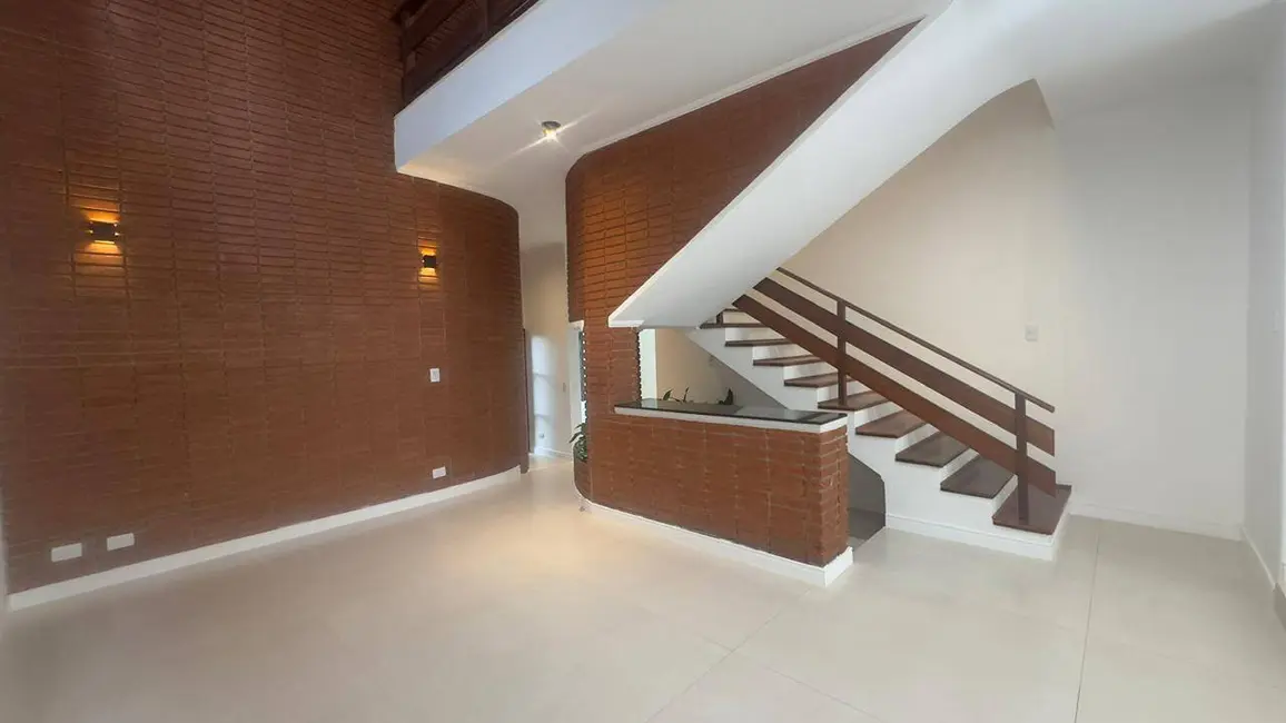 Casa com 4 quartos à venda, 360m2 em Alphaville, Santana De Parnaiba - SP - imagem 3 Foto 3 de Casa com 4 quartos à venda, 360m2 em Alphaville, Santana De Parnaiba - SP