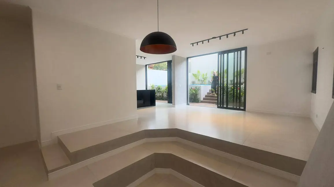 Casa com 4 quartos à venda, 360m2 em Alphaville, Santana De Parnaiba - SP - imagem 4 Foto 4 de Casa com 4 quartos à venda, 360m2 em Alphaville, Santana De Parnaiba - SP