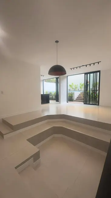Casa com 4 quartos à venda, 360m2 em Alphaville, Santana De Parnaiba - SP - imagem 1 Foto 1 de Casa com 4 quartos à venda, 360m2 em Alphaville, Santana De Parnaiba - SP