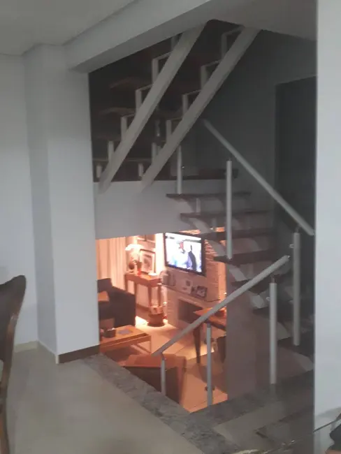 Foto 8 de Casa com 3 quartos à venda e para alugar, 300m2 em Parque Nova Jandira, Jandira - SP